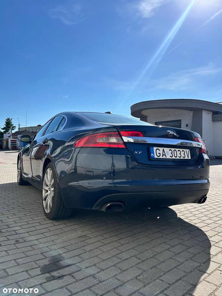 Jaguar XF 2.7 V6 D Luxury - 6