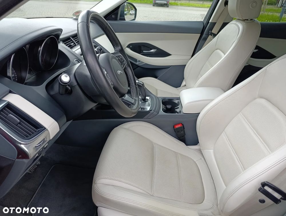 Jaguar E-Pace 2.0 i4P AWD R-Dynamic HSE - 12