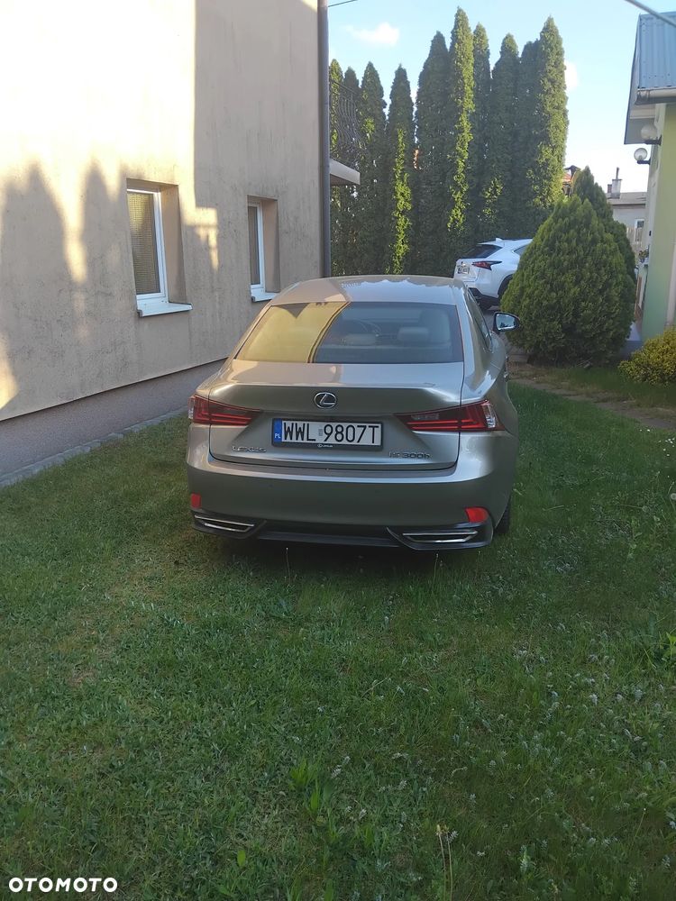 Lexus IS 300h Elegance - 2