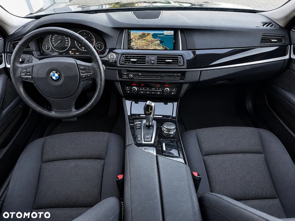 BMW Seria 5 525d xDrive - 13