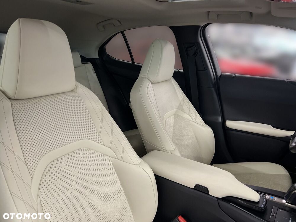 Lexus UX - 15