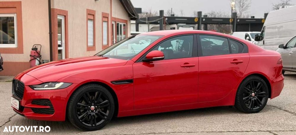 Jaguar XE D200 RWD MHEV R-Dynamic S - 3