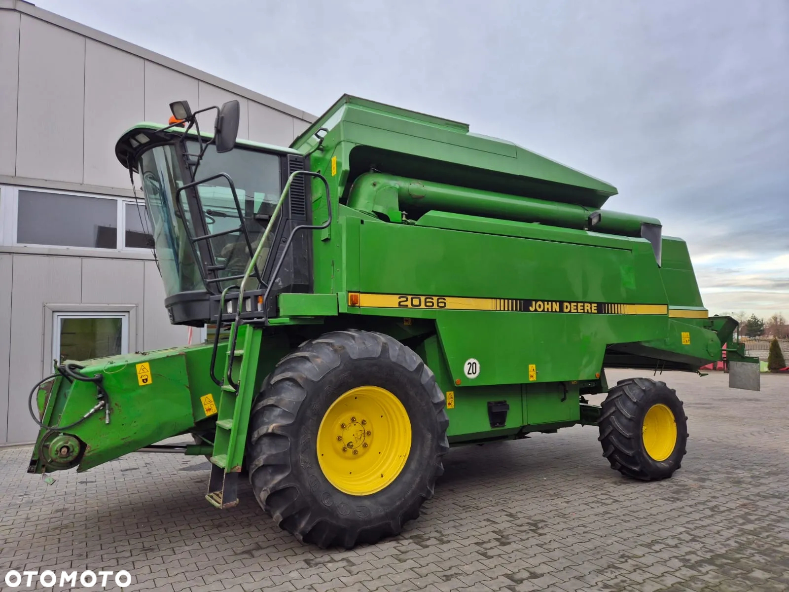 John Deere 2066 - 4