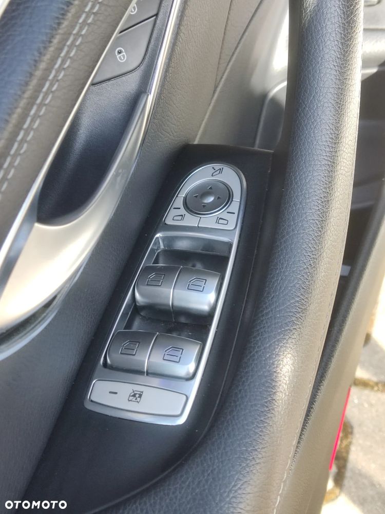 Mercedes-Benz Klasa E 220 d 4-Matic 9G-TRONIC - 17