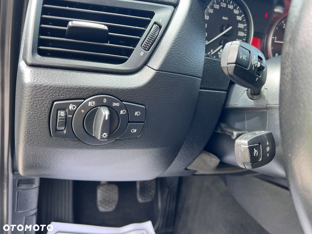 BMW X1 xDrive18d Sport Line - 28