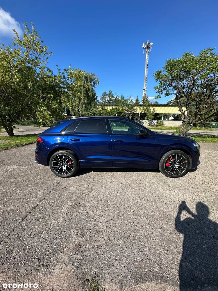Audi SQ8 - 8