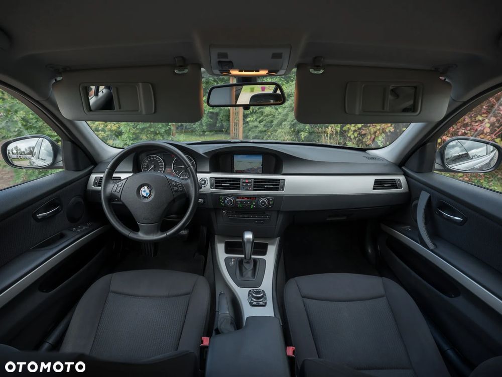 BMW Seria 3 318d DPF Touring - 23
