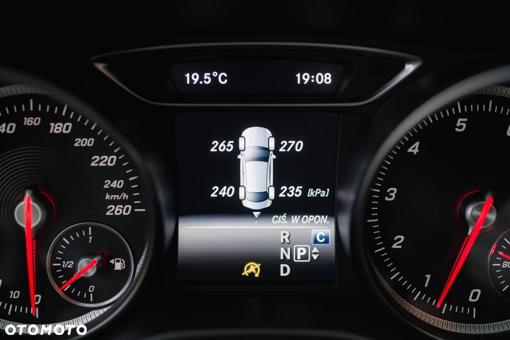 Mercedes-Benz CLA 220 4-Matic AMG Line - 31