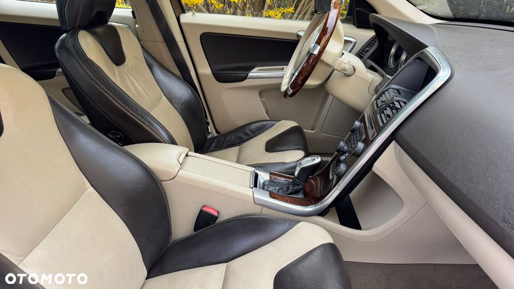 Volvo XC 60 D5 AWD Summum - 9