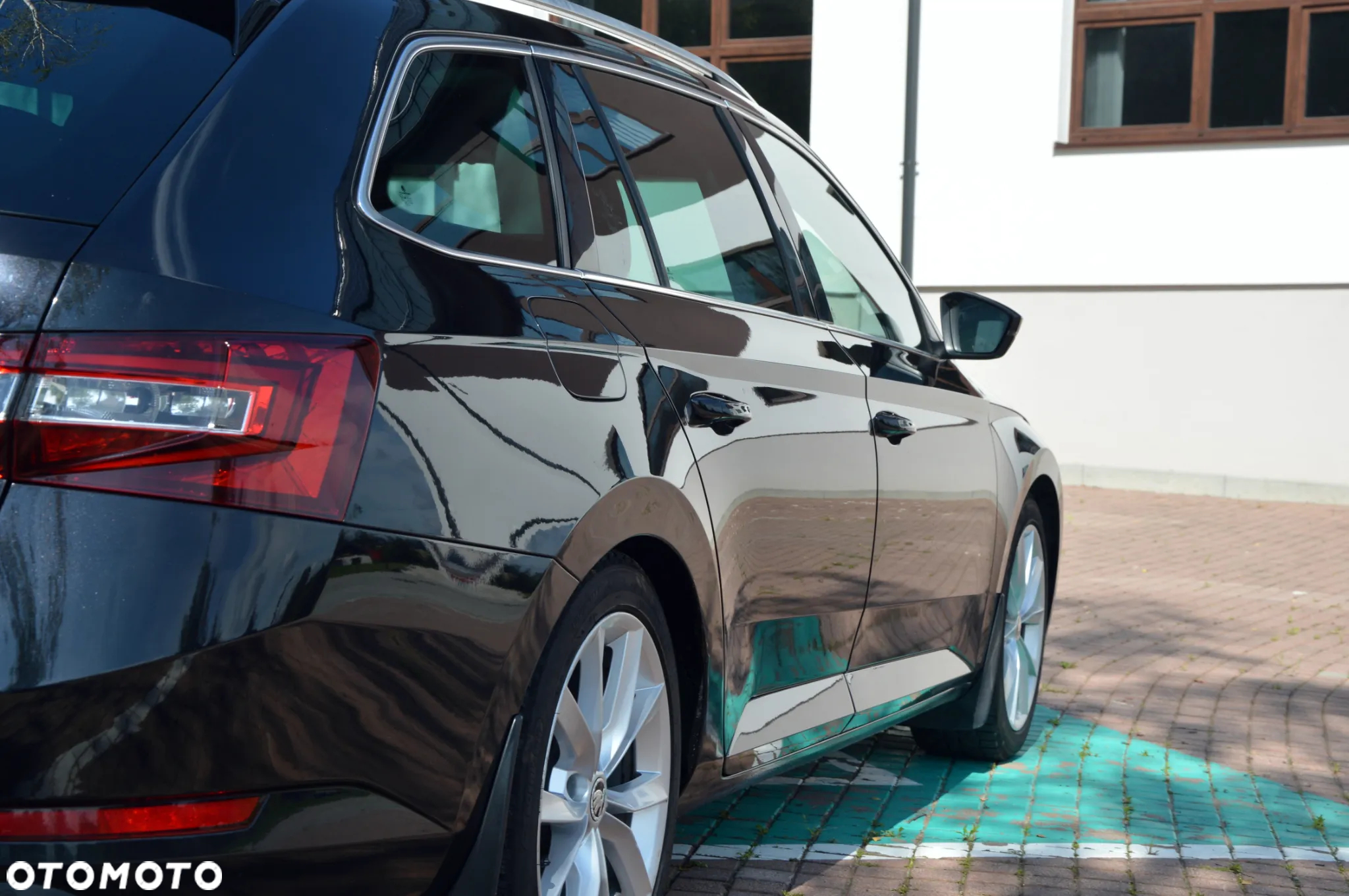 Skoda Superb 2.0 TDI Ambition DSG - 27