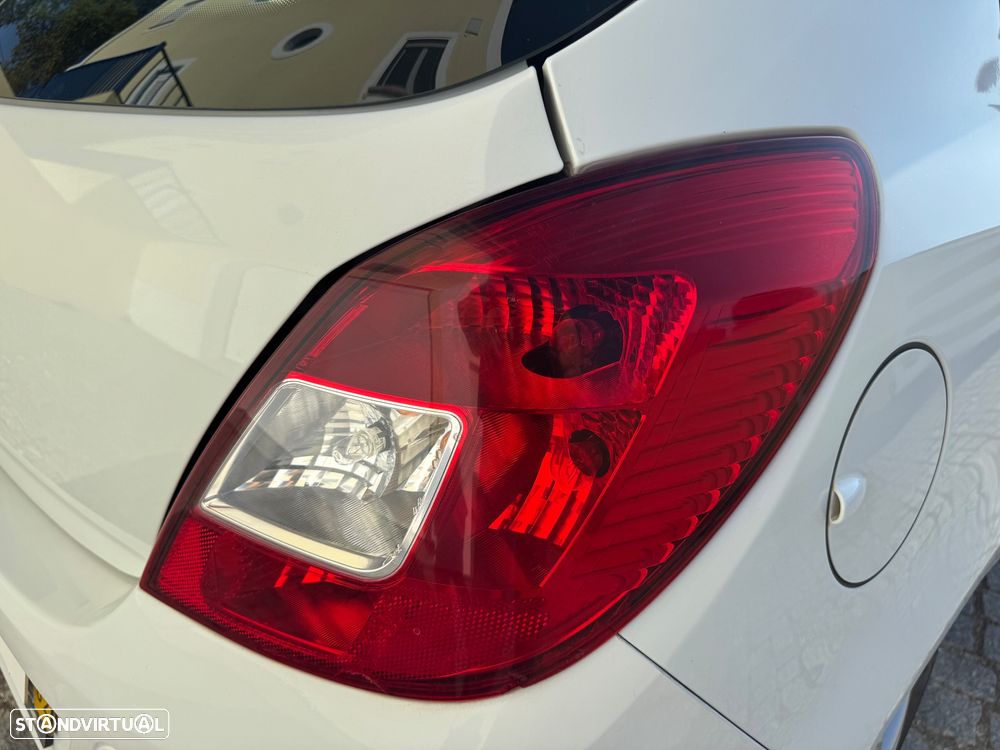 Opel Corsa 1.2 Cosmo - 33