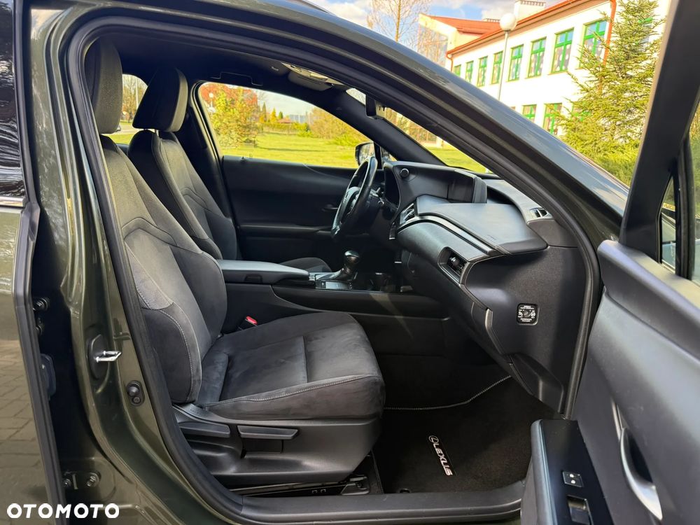 Lexus UX 250h F Sport 2WD - 23