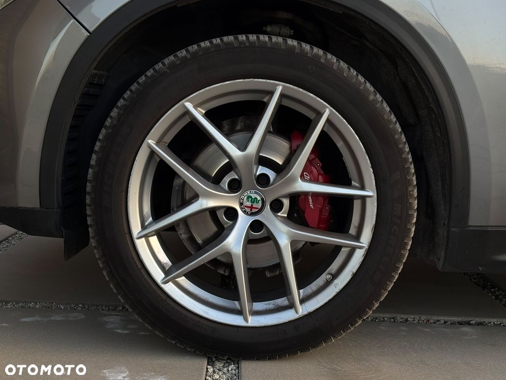 Alfa Romeo Stelvio 2.0 Turbo 16V AT8-Q4 First Edition - 10