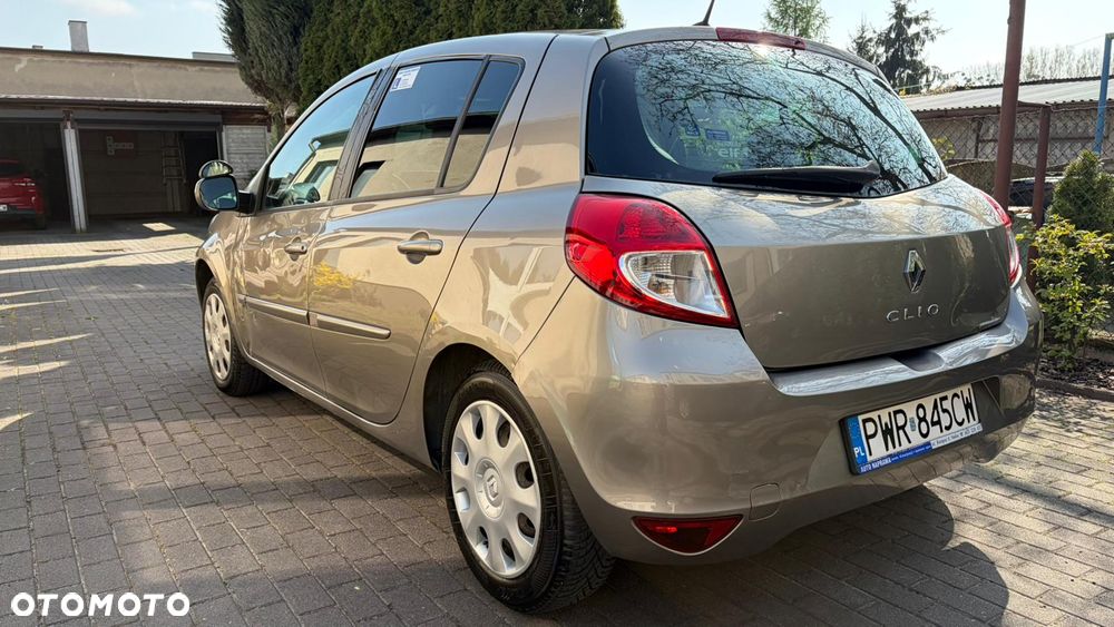 Renault Clio TCe 100 TomTom Edition - 1