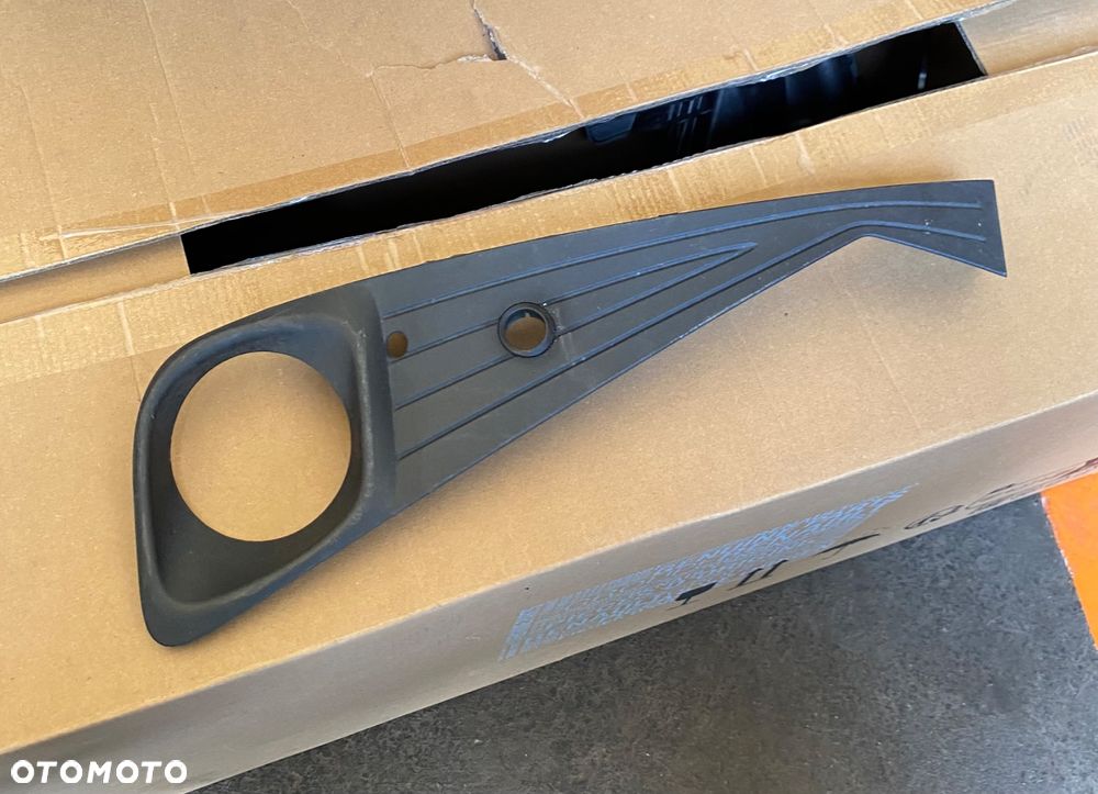 TOYOTA CHR C-HR ORYGINALNA ! ! ! Z otworem na PDC LEWA KRATKA ZAŚLEPKA RAMKA OSŁONA OBUDOWA HALOGENU NA HALOGEN kratka zderzaka przedniego w zderzak przedni lewy przód CH-R 52128-F4180 52128F4180 lift - 1