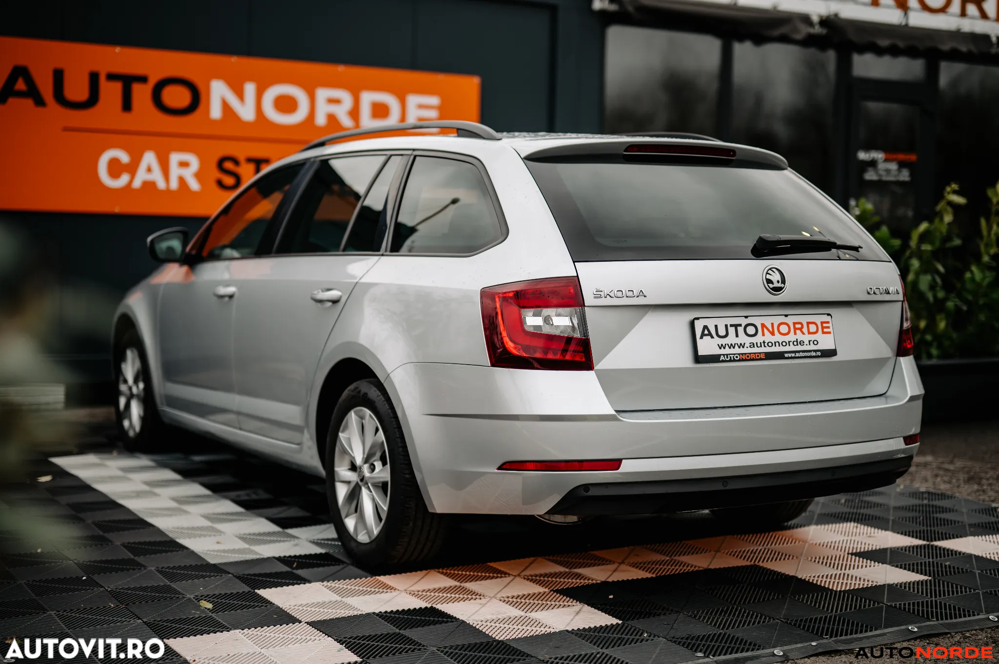 Skoda Octavia Combi Diesel 2.0 TDI DSG Style - 8