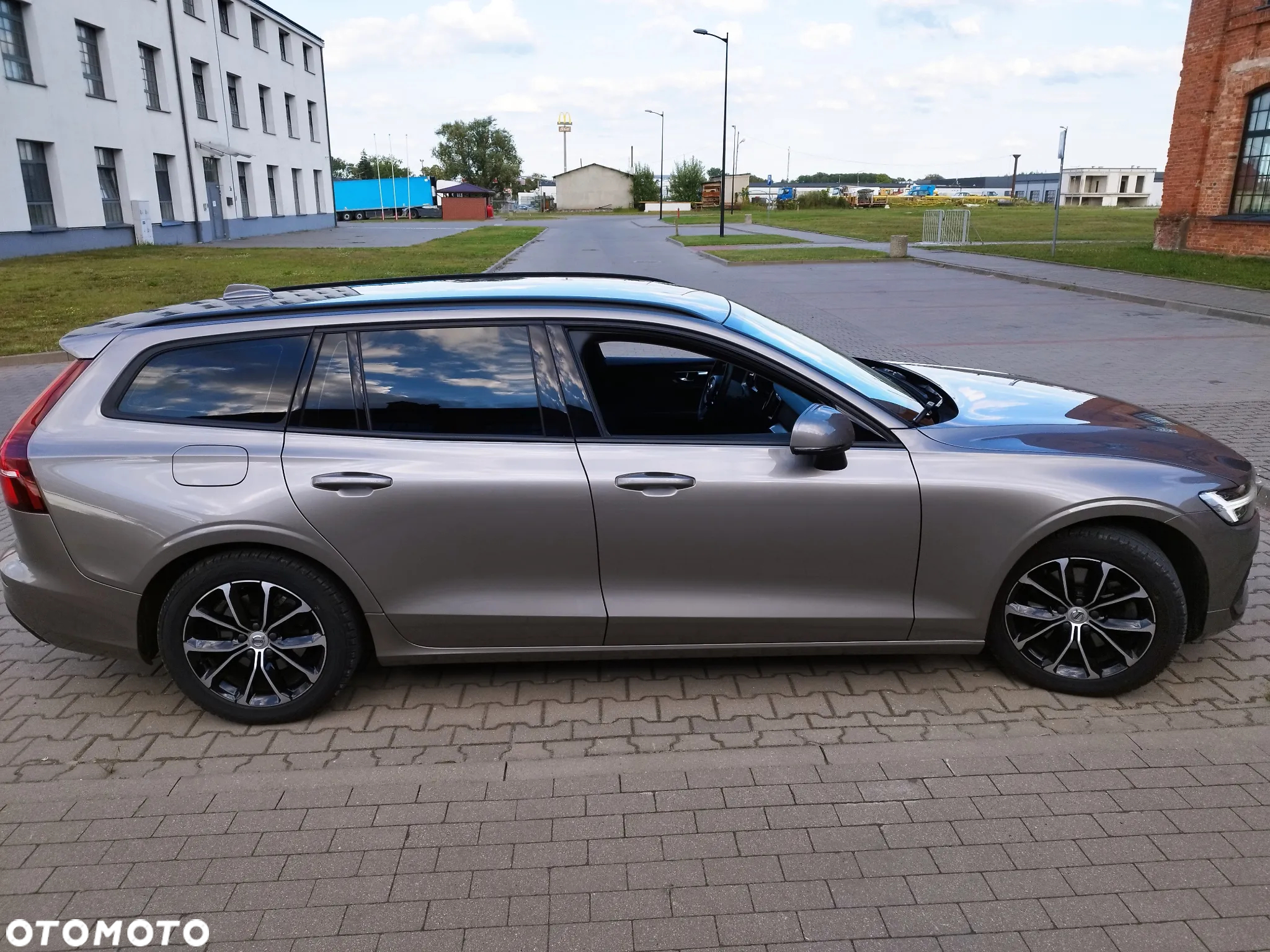 Volvo V60 B3 B DKG Momentum Core - 6