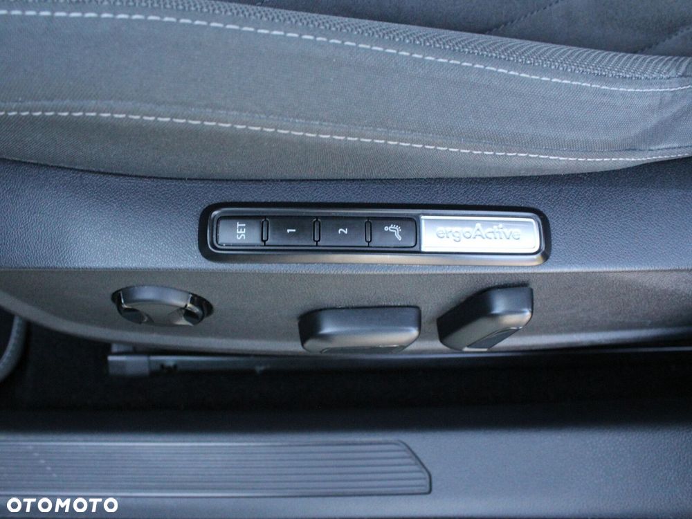 Volkswagen Golf - 35