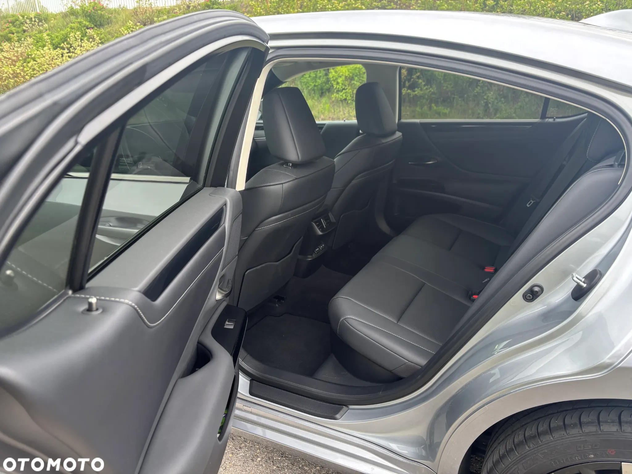 Lexus ES 300h Business Edition - 10