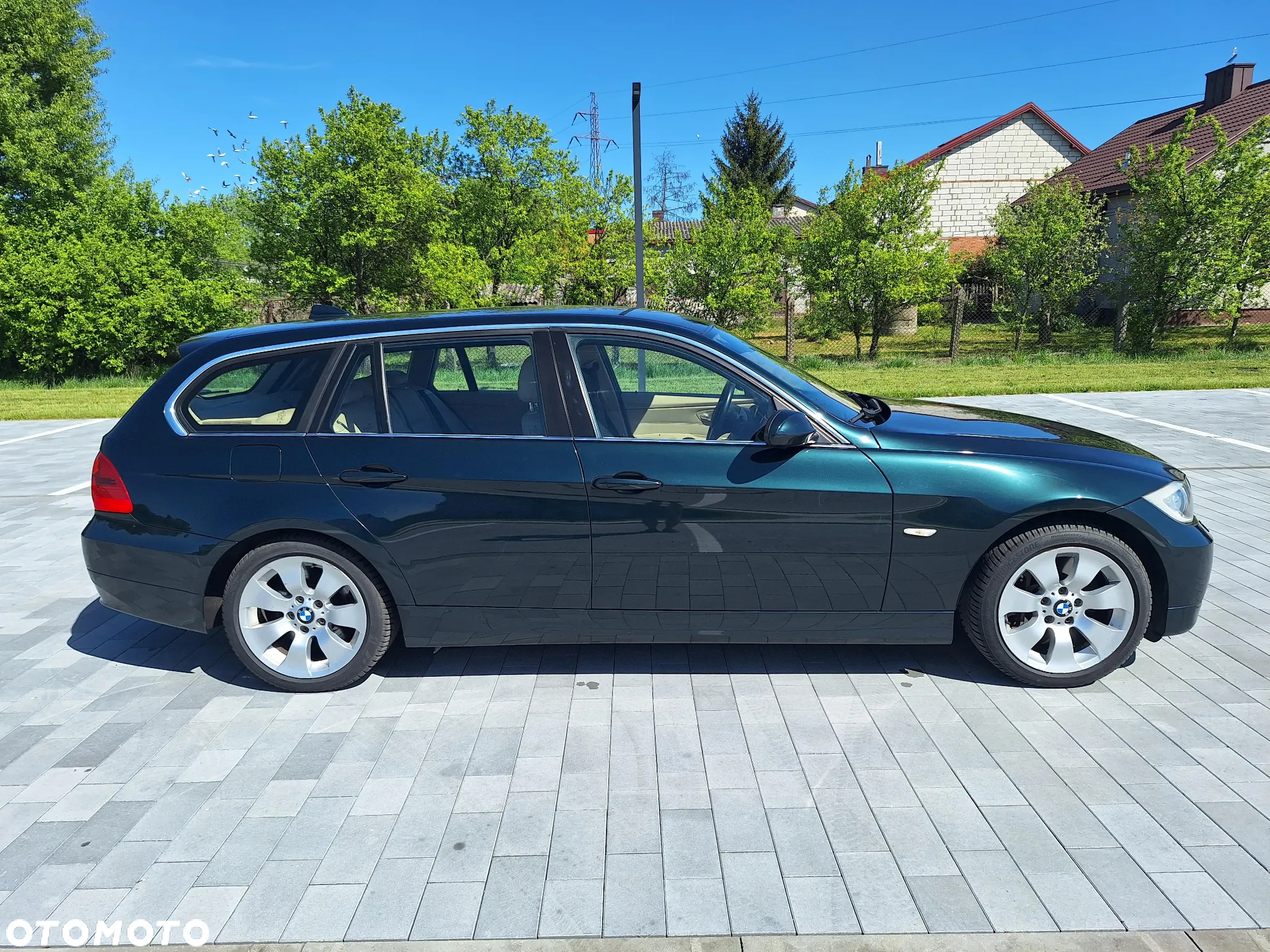 BMW Seria 3 330i Touring - 13