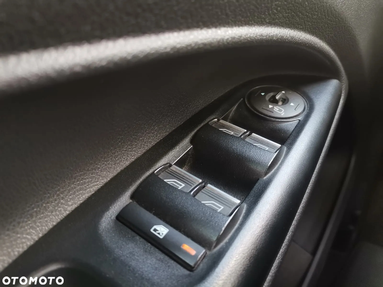Ford Tourneo Connect 1.5 TDCi Titanium - 16