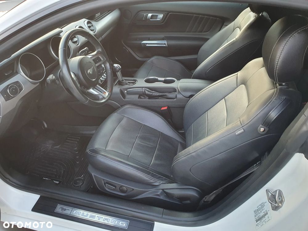 Ford Mustang - 7