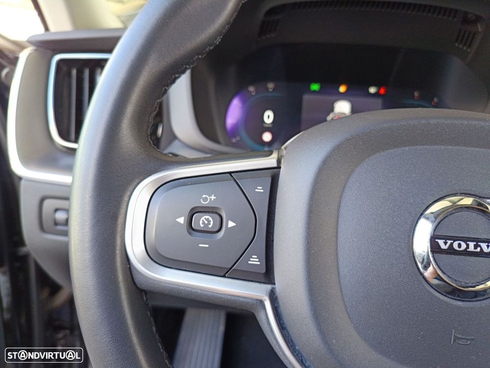 Volvo XC 60 2.0 B4 Momentum Plus Geartronic - 16