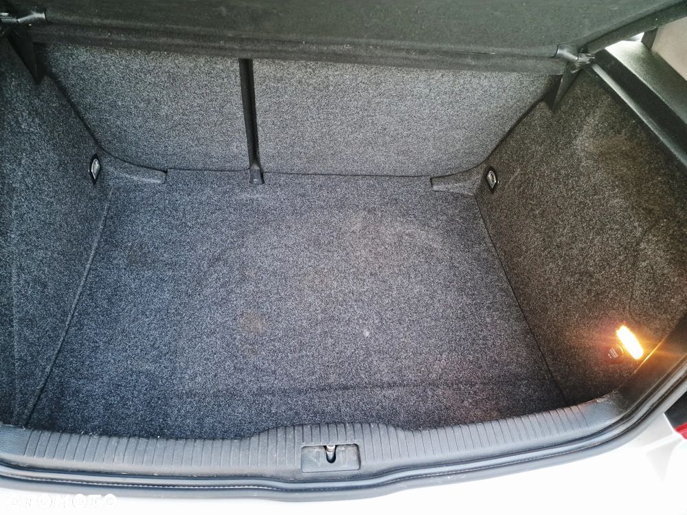 Volkswagen Golf 1.6 Highline - 19