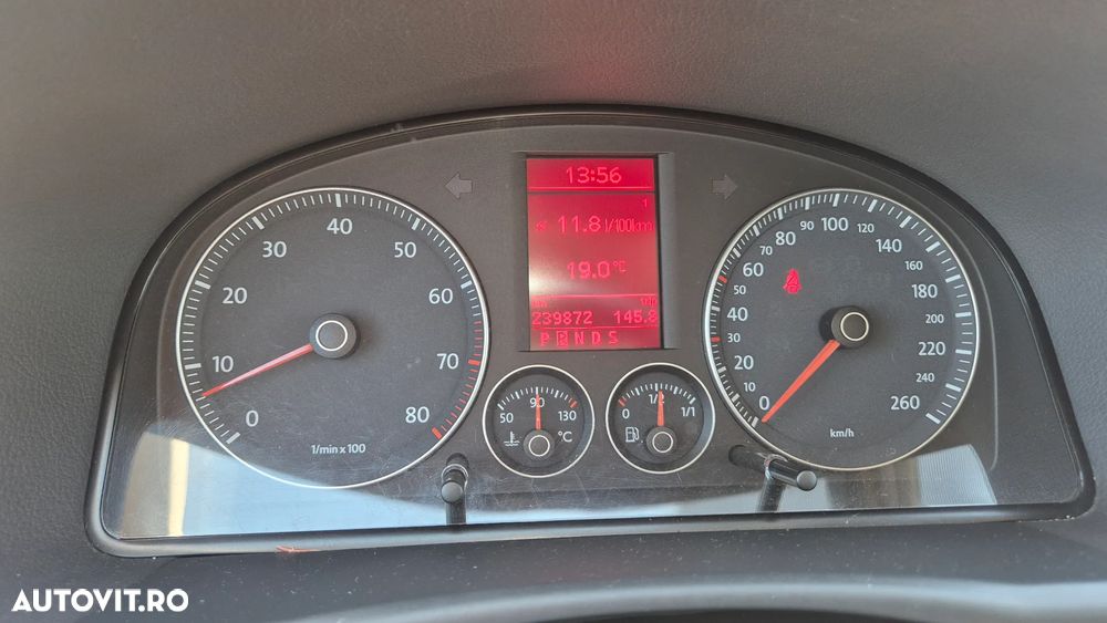 Volkswagen Touran - 12