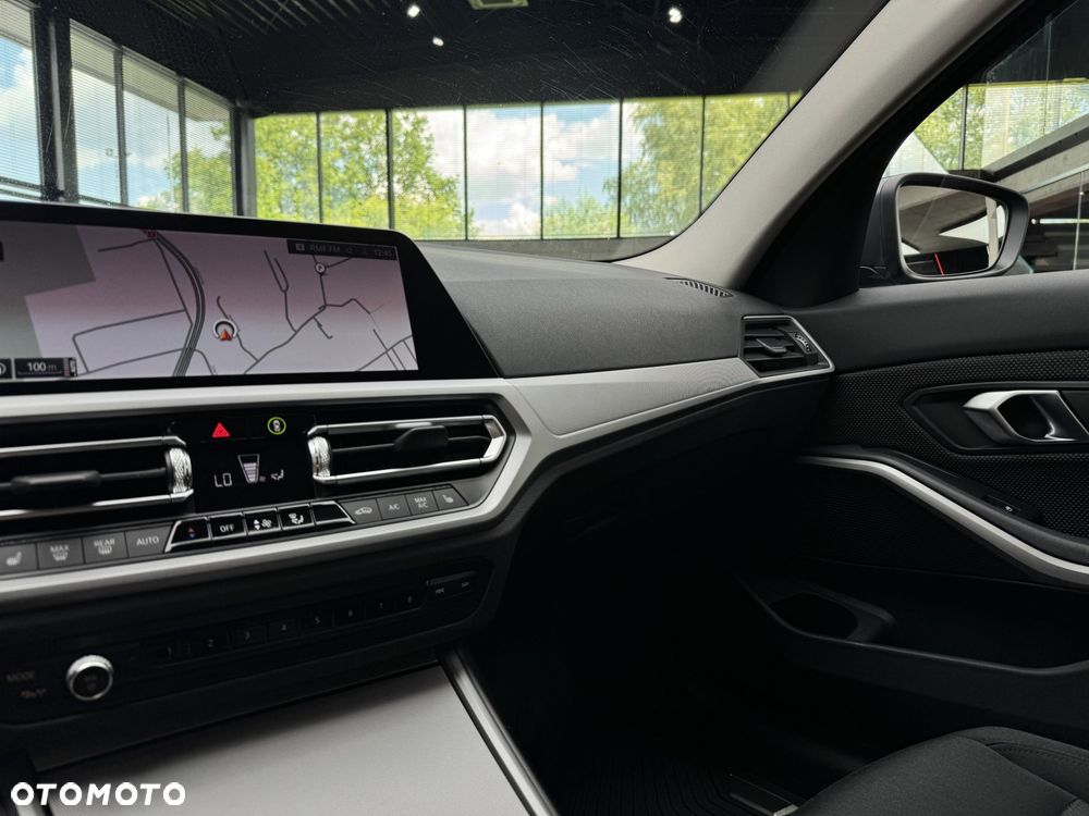 BMW Seria 3 318i - 28