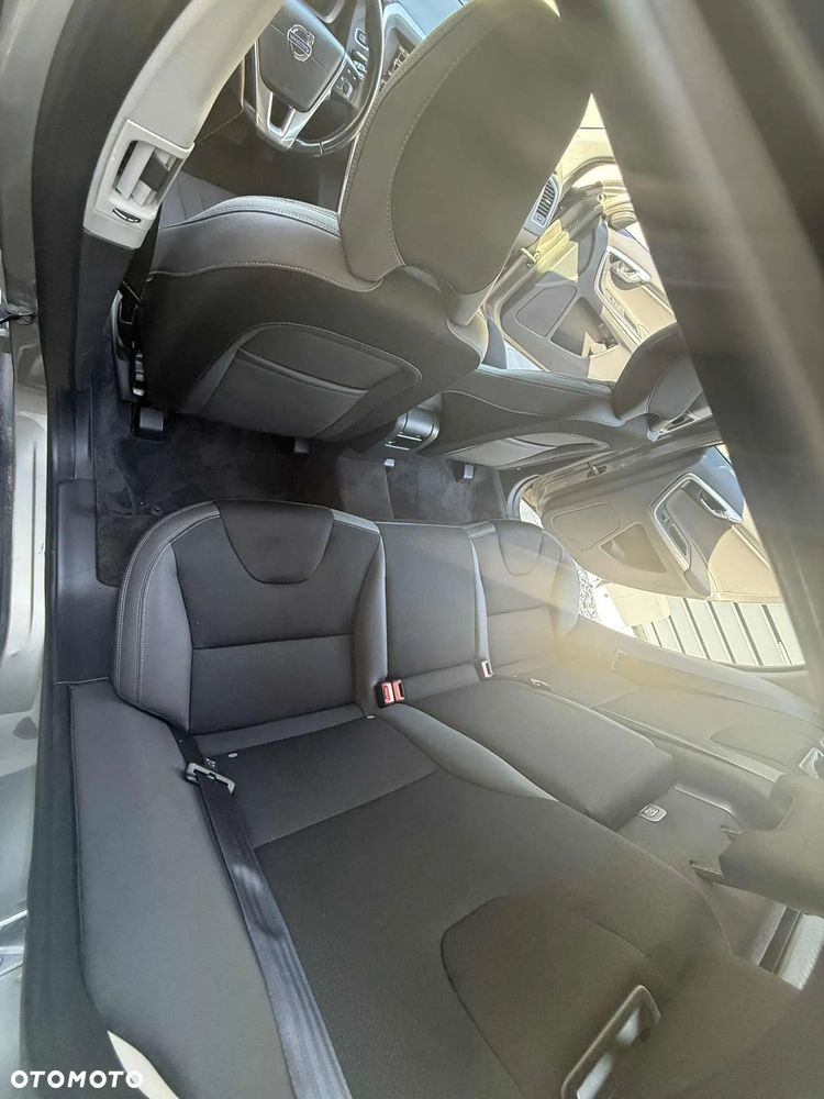 Volvo XC 60 D5 AWD Kinetic - 9