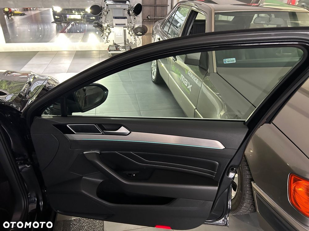 Volkswagen Passat Variant 2.0 TDI SCR Highline - 31