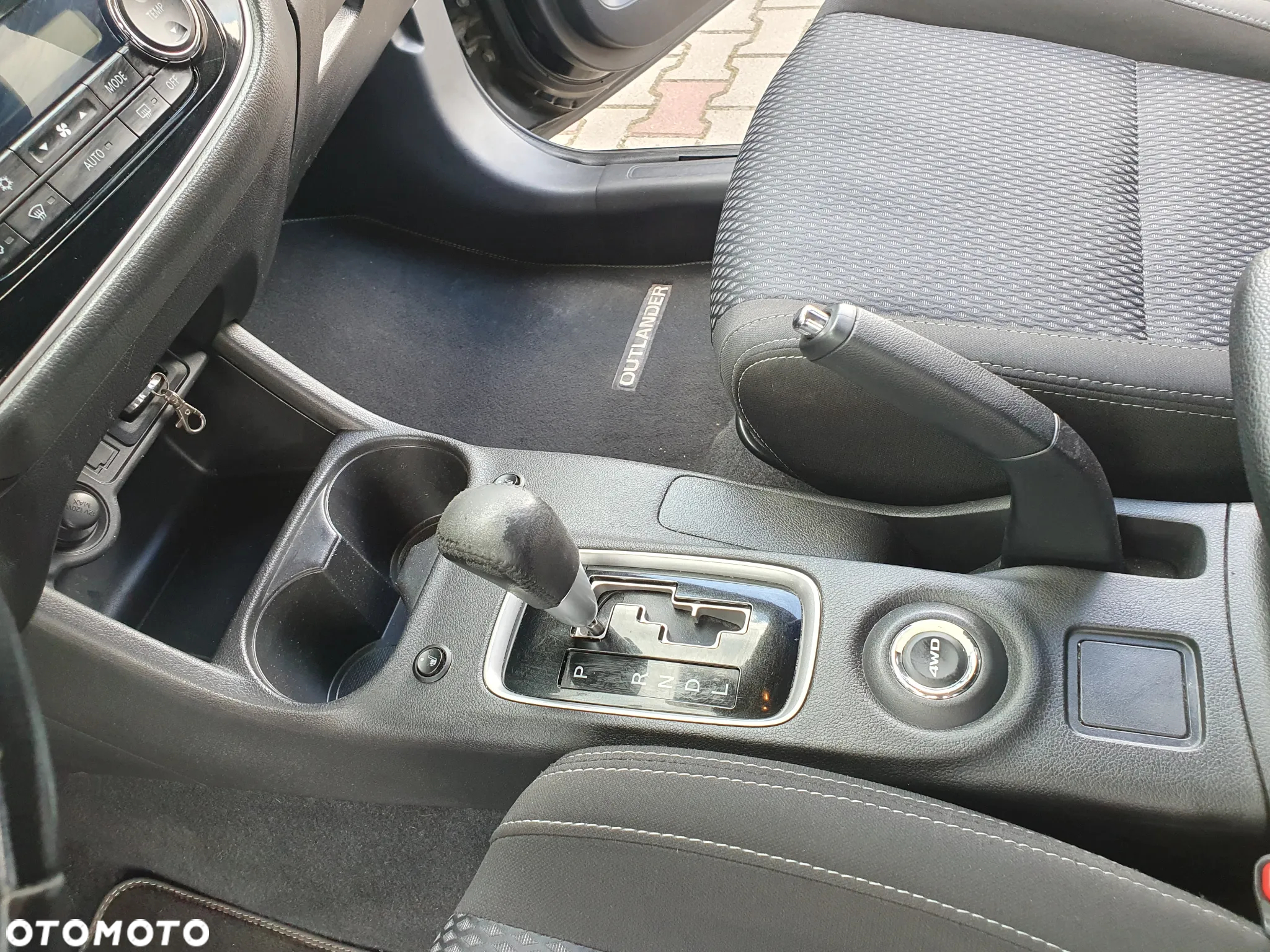 Mitsubishi Outlander 2.2 DID Intense + 4WD - 32