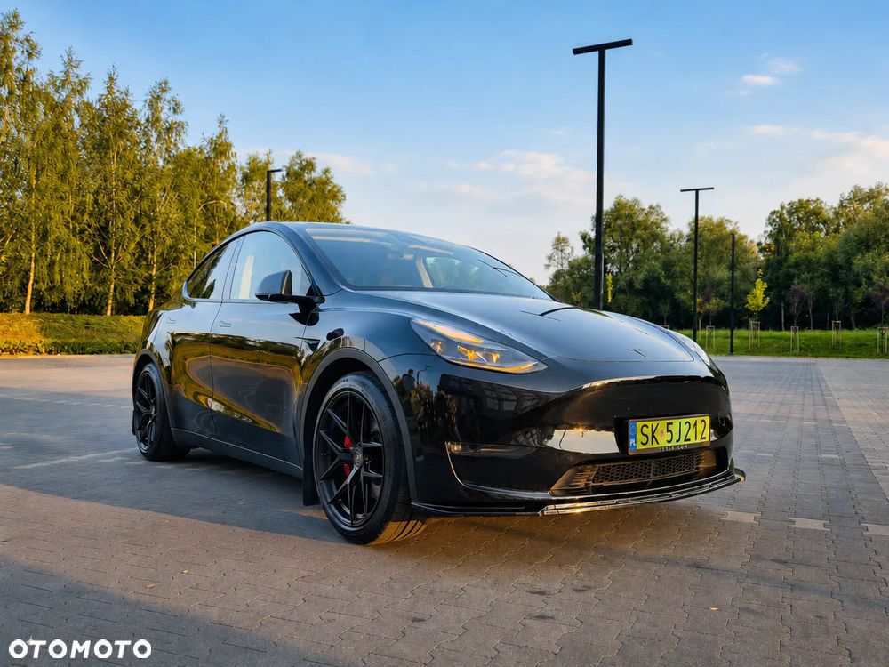 Tesla Model Y Performance AWD - 2