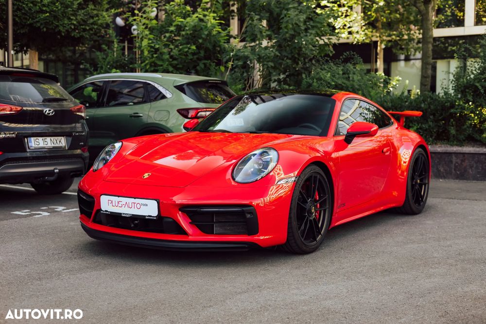 Porsche 911 Carrera 4 GTS PDK - 4