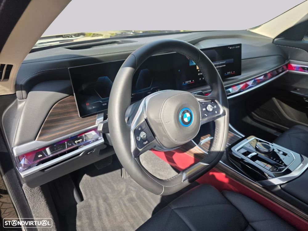 BMW i7 - 7