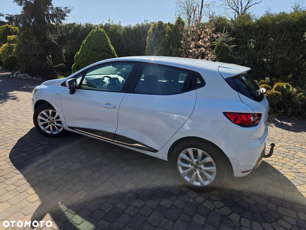 Renault Clio 1.2 16V 75 Expression - 24