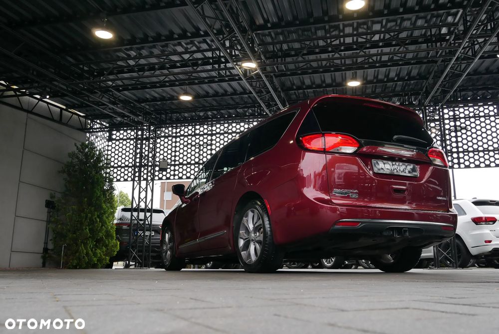 Chrysler Pacifica - 39