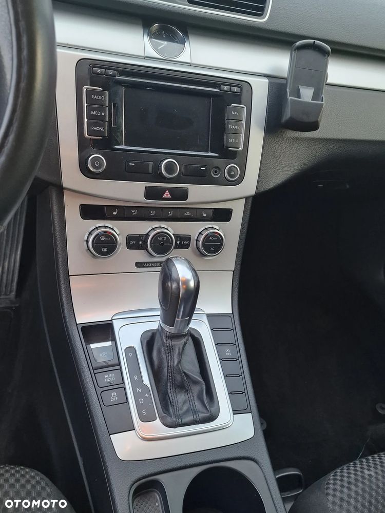 Volkswagen Passat 2.0 TDI Comfortline DSG - 12