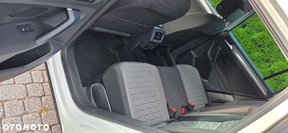 Volkswagen Tiguan - 11