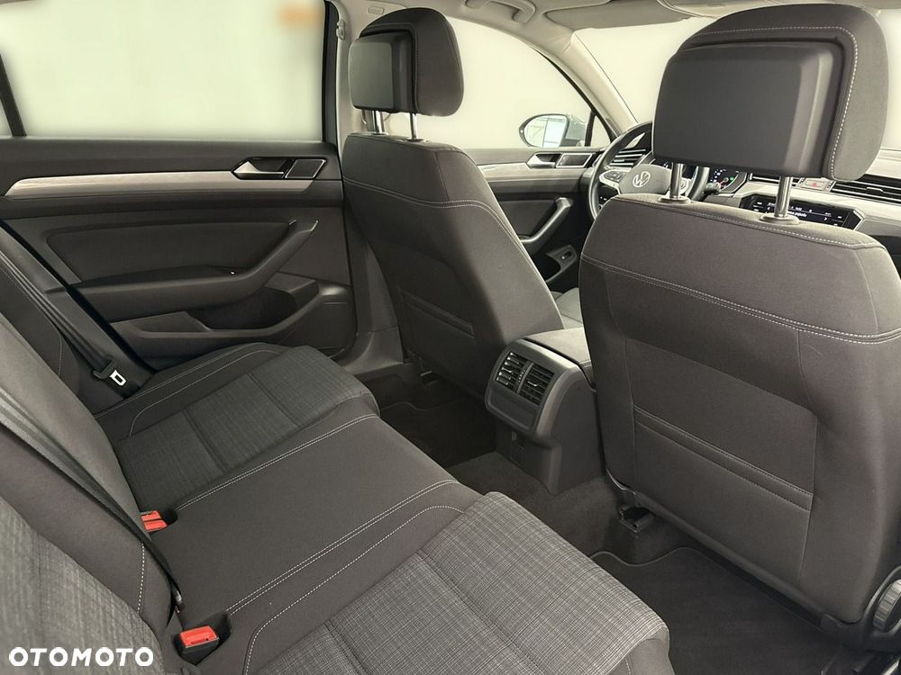 Volkswagen Passat - 22