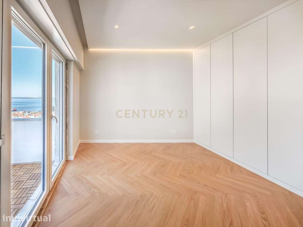 Apartamento T2 Renovado com Vista Panorâmica em São Vicente, Lisboa - Grande imagem: 3/23