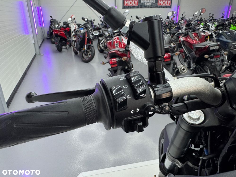 Yamaha MT - 32
