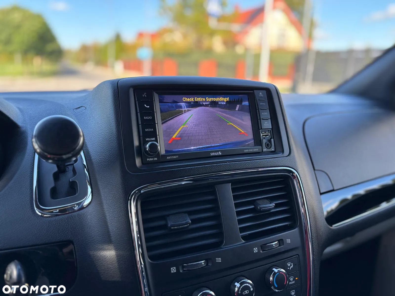 Dodge Grand Caravan - 33