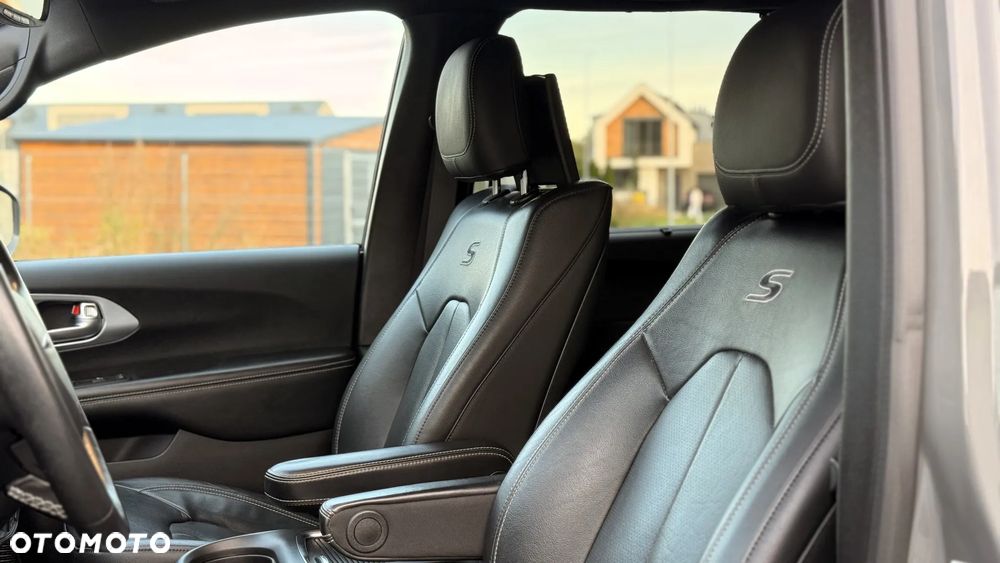 Chrysler Pacifica - 17