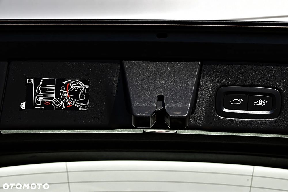 Volvo V90 Cross Country D4 AWD Pro - 35