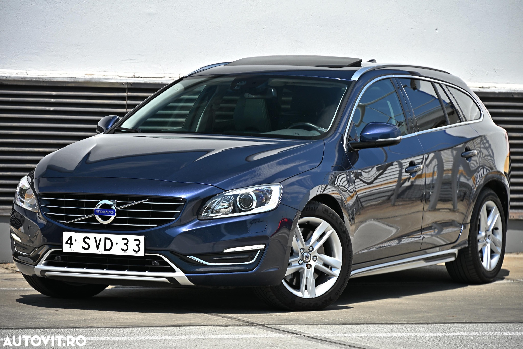 Volvo V60 D6 Plug-In-Hybrid AWD Geartronic Summum - 2