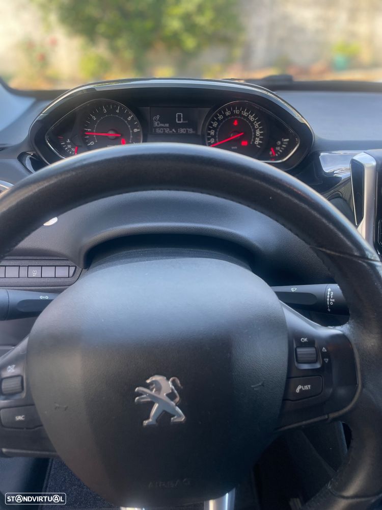 Peugeot 208 ver-1-2-puretech-style - 33