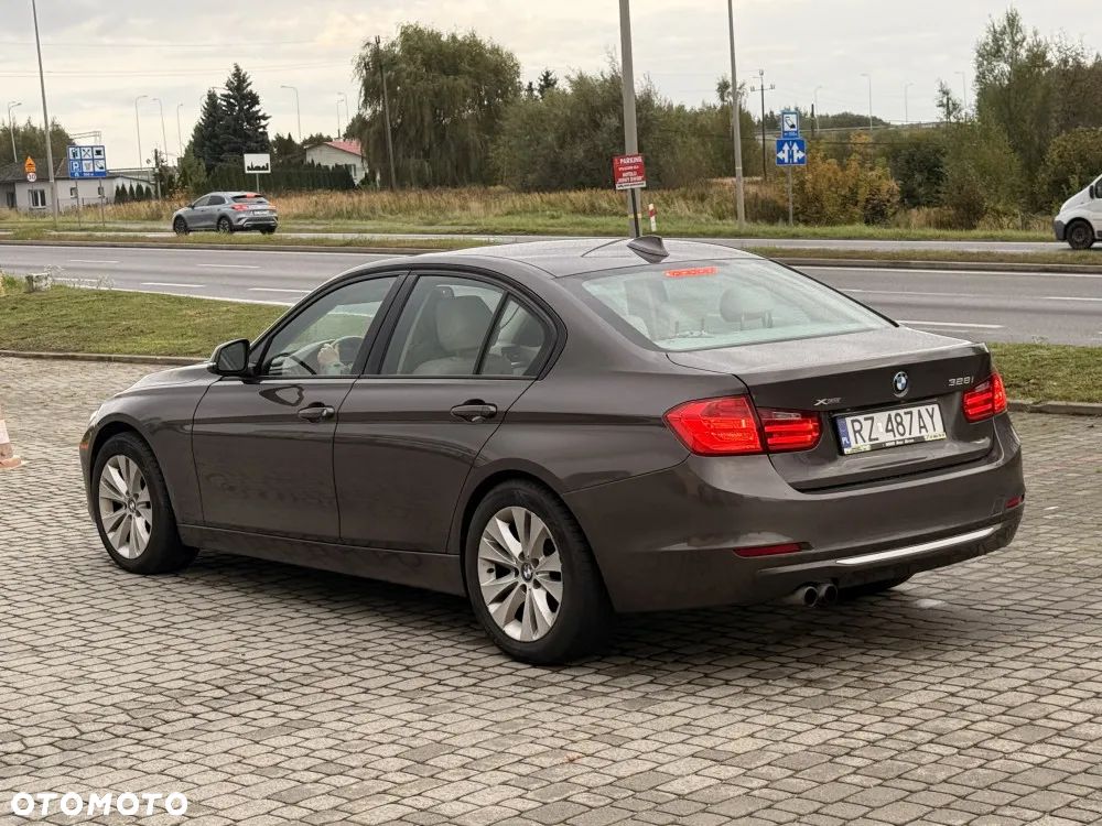 BMW Seria 3 328i xDrive Sport-Aut Luxury Line - 5