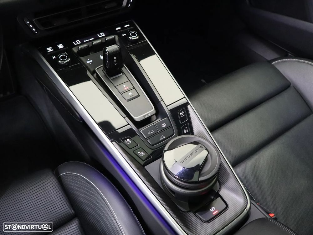 Porsche 911 (992) Turbo S PDK - 34